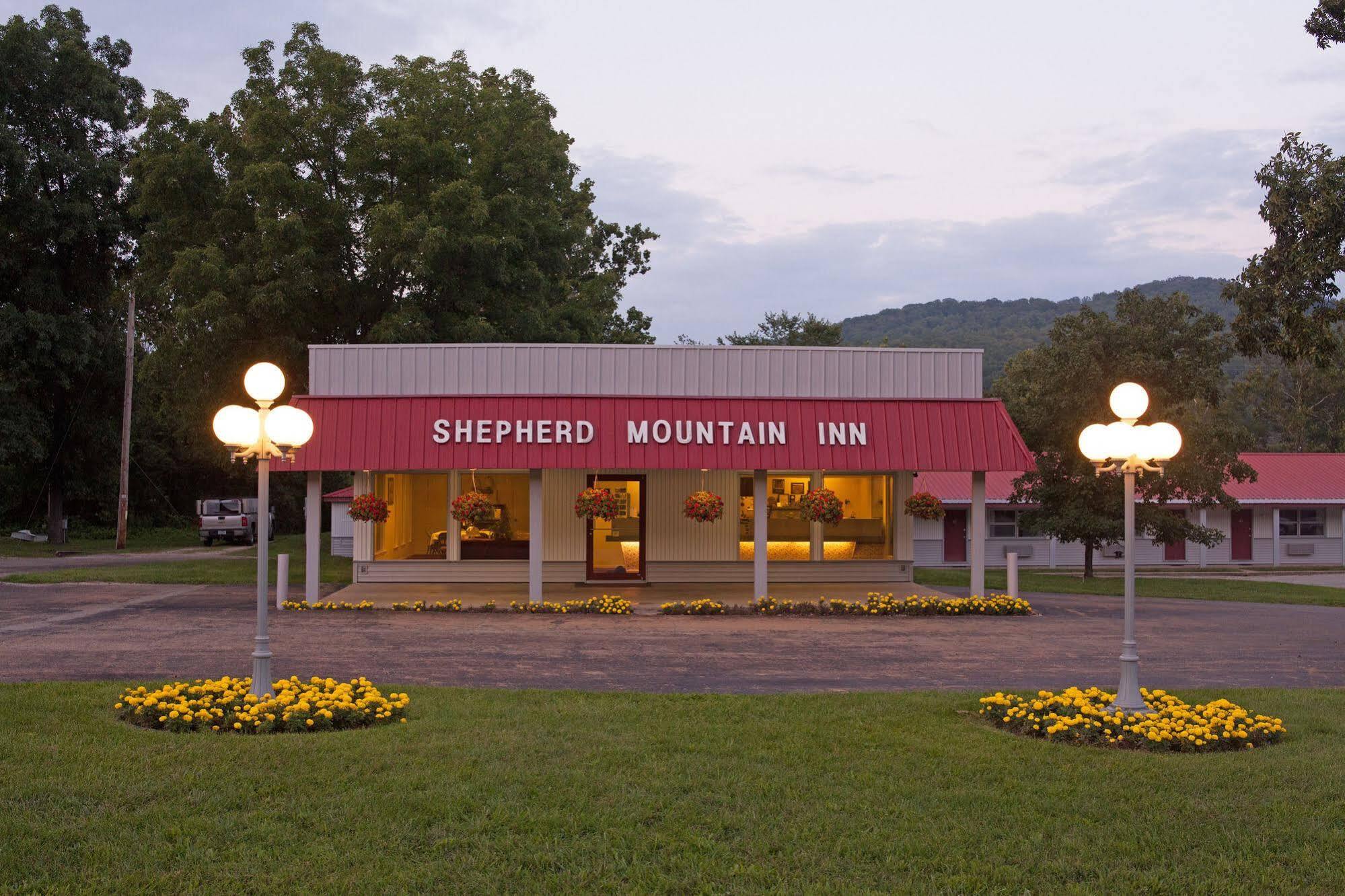 Shepherd Mountain Inn & Suites Pilot Knob ภายนอก รูปภาพ