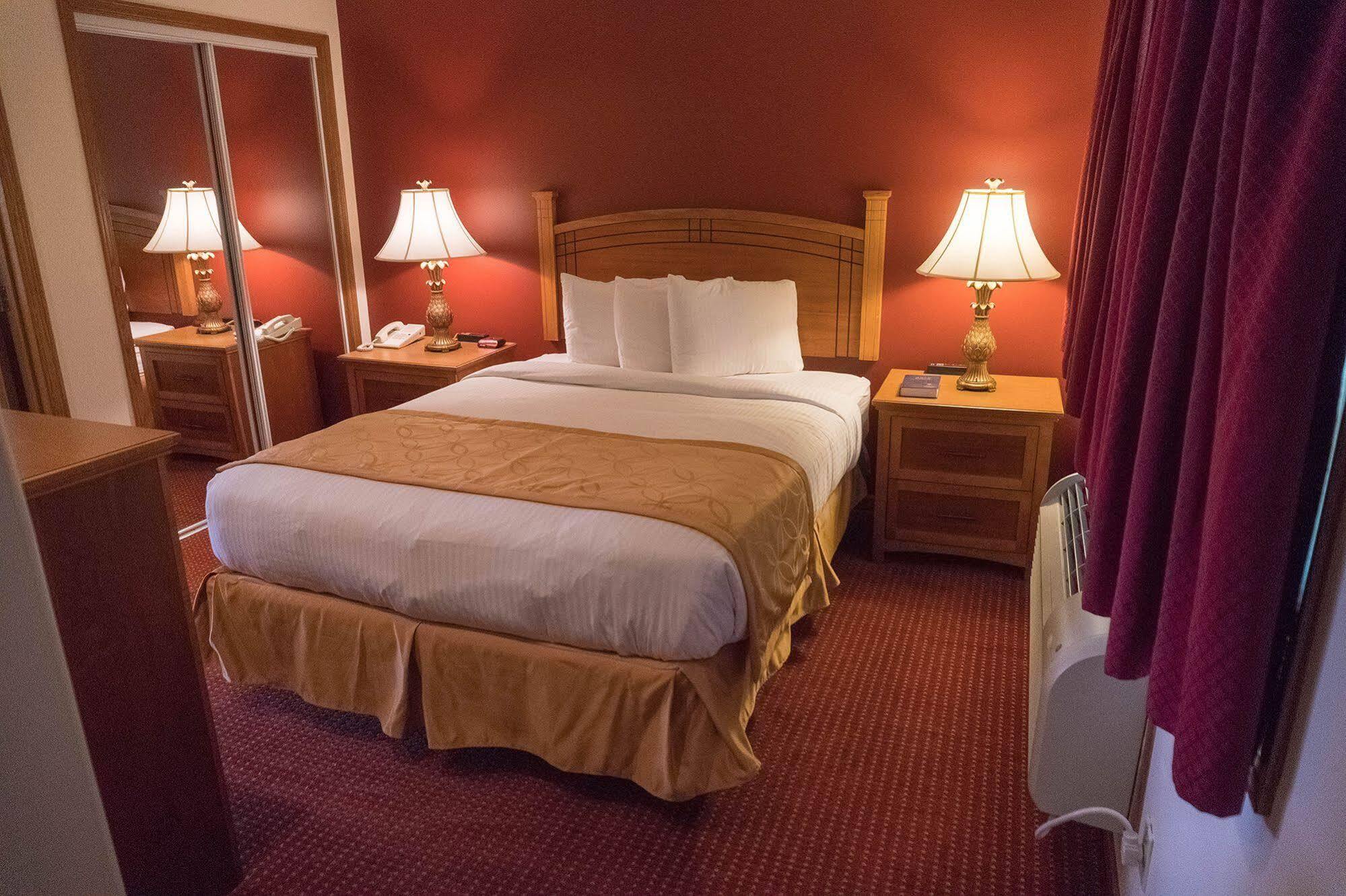 Shepherd Mountain Inn & Suites Pilot Knob ภายนอก รูปภาพ